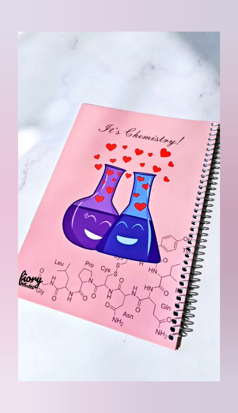 دفتر موضوعی جلد مقوایی براق برند مسترراد ۵۰ برگ شیمی