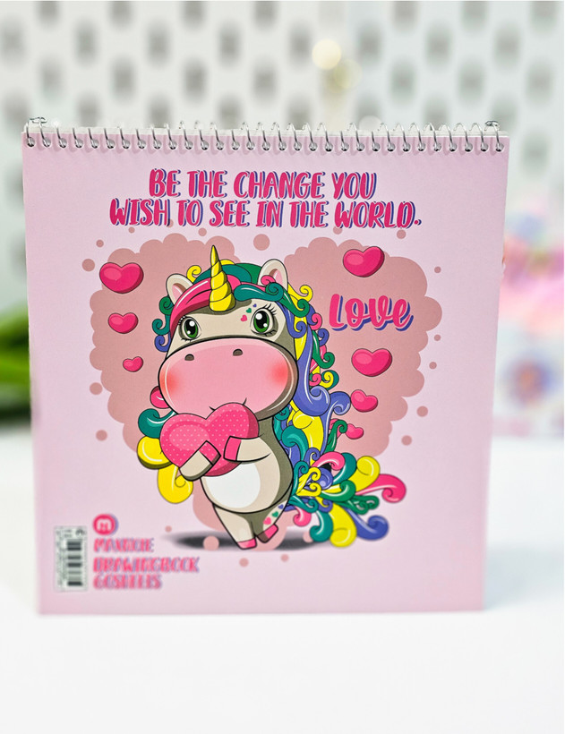 دفتر نقاشی مربعی جلد مقوایی ۶۰ برگ یونیکورن