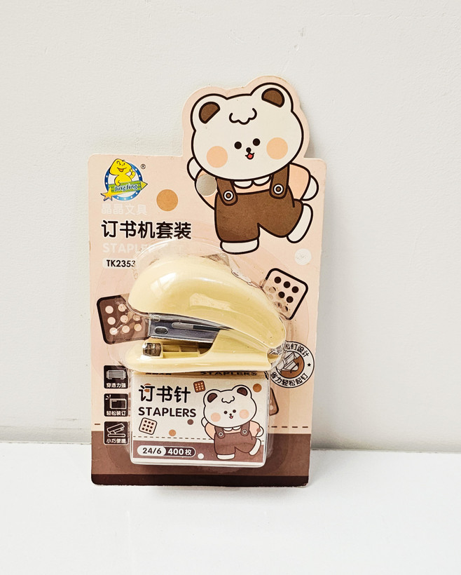 منگنه کوچیک به همراه ۴۰۰ عدد سوزن منگنه خرسی کرم