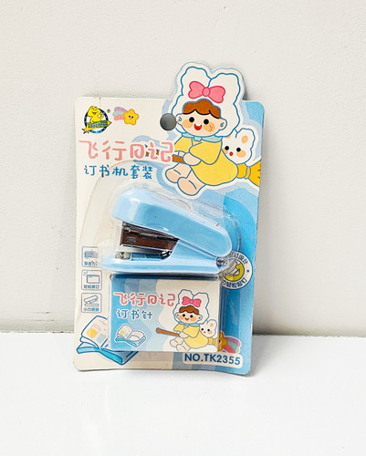 منگنه کوچیک به همراه ۴۰۰ عدد سوزن منگنه رنگ آبی