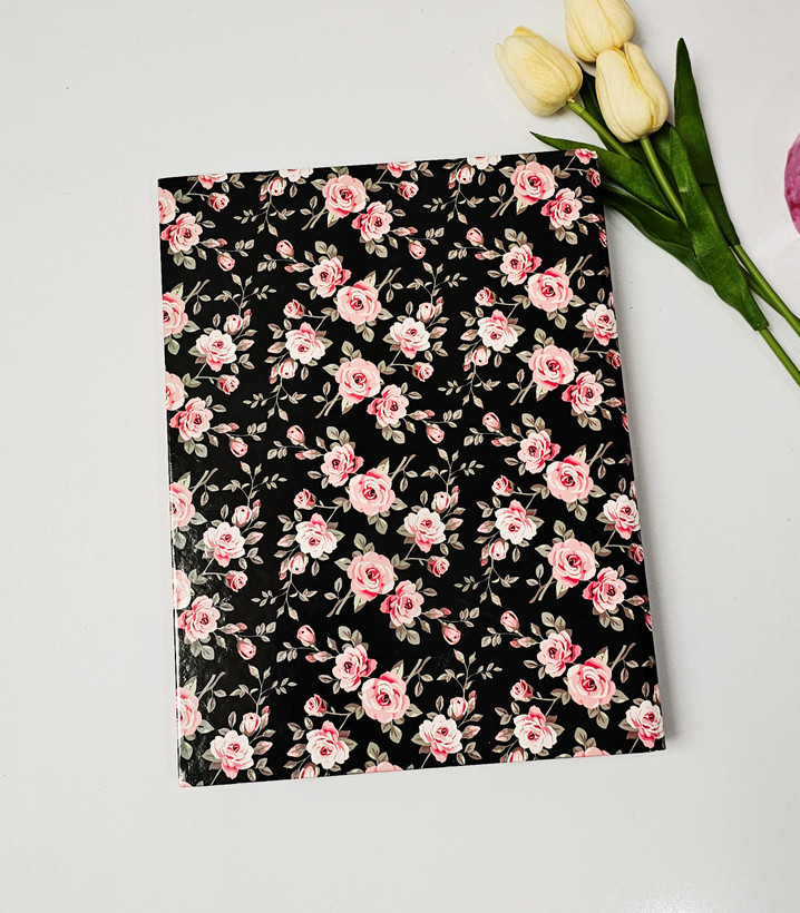 کلاسور ۲۶ حلقه فانتزی طرح گل زمینه مشکی