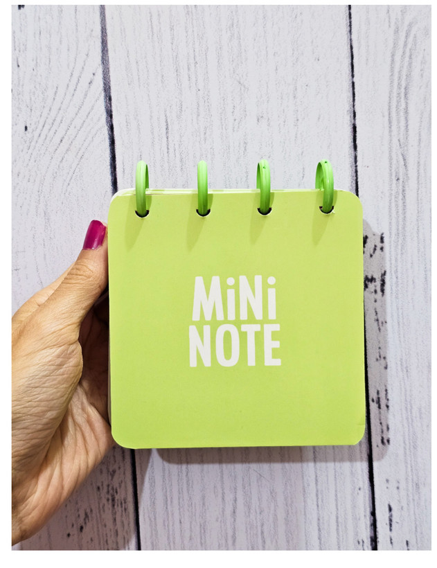 دفترچه دکمه ای سبز