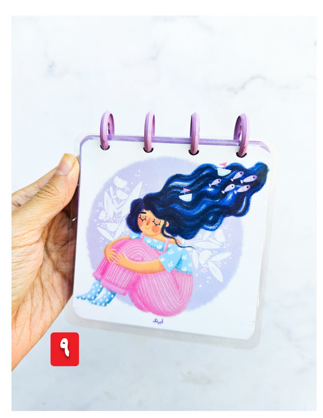 دفترچه دکمه ای جلد پرس شده آبرنگ ۱۰۰ برگ طرح دخترنشسته