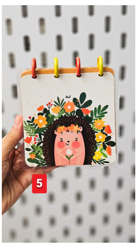 دفترچه دکمه ای جلد پرس شده برند آبرنگ ۱۰۰ برگ طرح جوجه تیغی